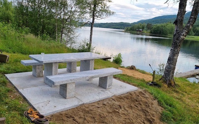 granittbenkeplate med unikt mønster